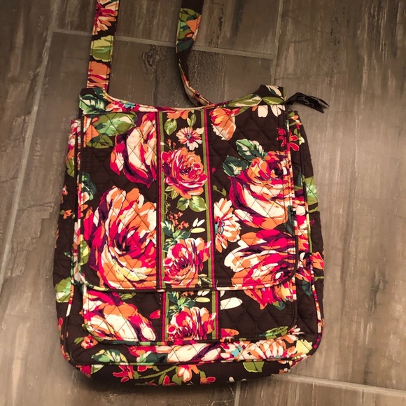 Vera Bradley Accessories - Vera Bradley Crossbody Purse. Barely used!!